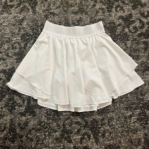 Court Rival High-Rise Skirt Long in White